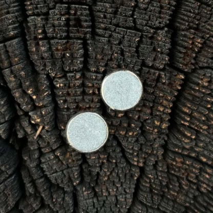 Ohrstecker Leder Grau